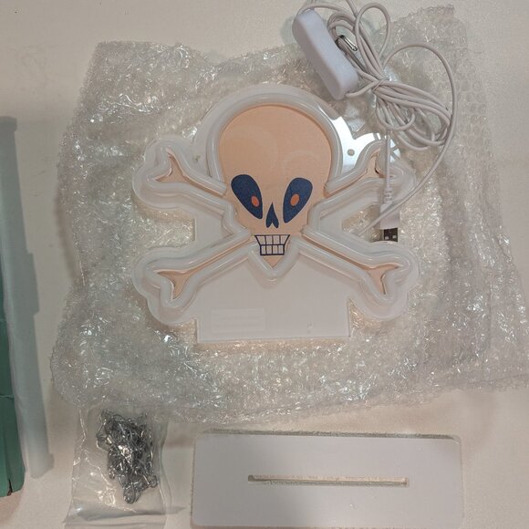 Light Up Skull Sign - 7.8"x8.2" - Brand New - Picture 1 of 1